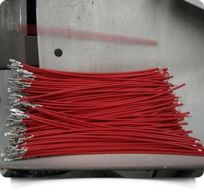 ISAN Industrias Técnicas S.C.V. cables color rojo